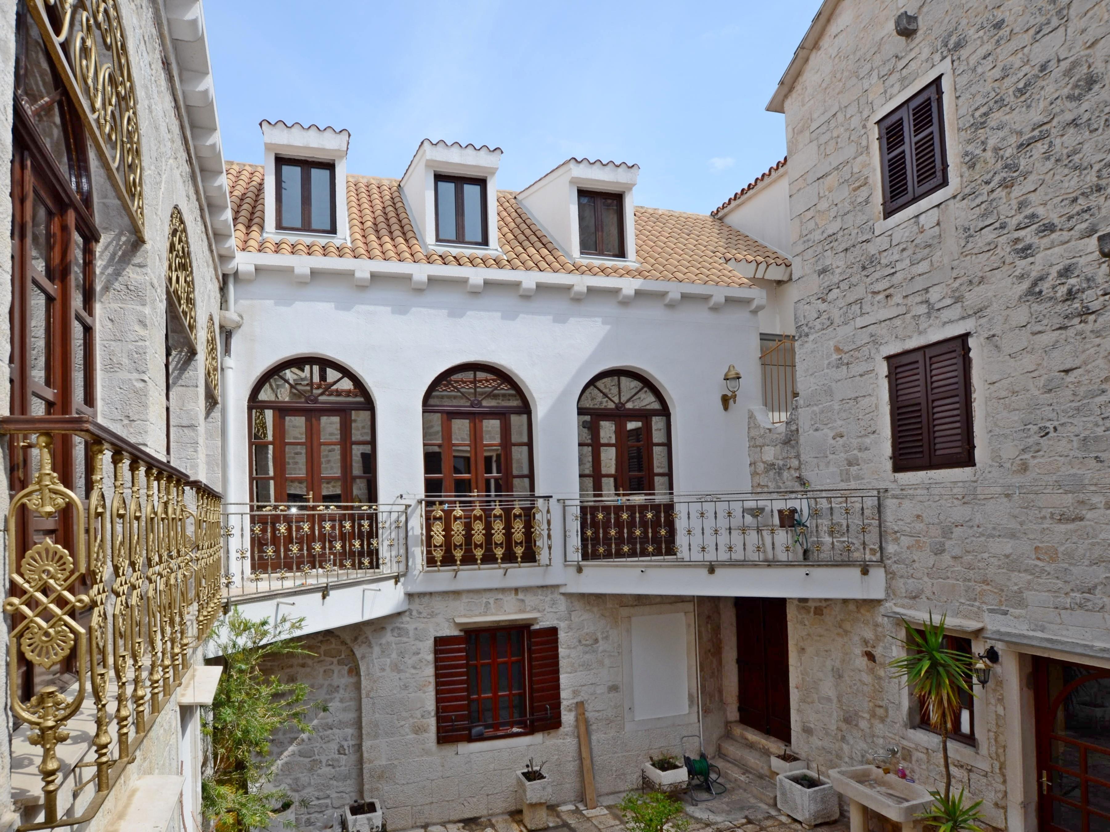 Palace Derossi Trogir Extérieur photo